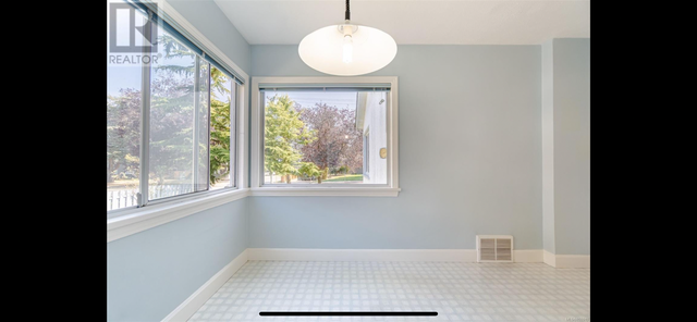 2 Bed 1 Bath upstairs House in Saxe Point-All Utilities Included - Photo 9