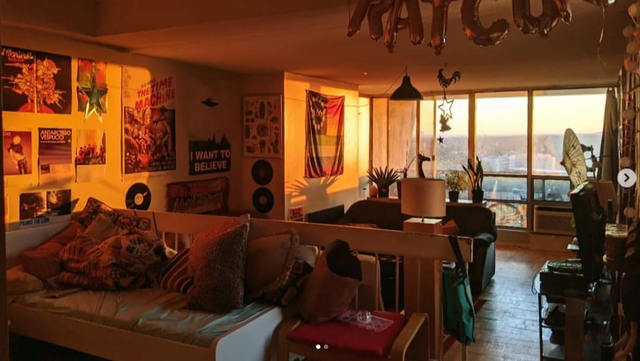 ROOMMATE WANTED MAY-1! Spacious Bedroom across Sheridan College! - Photo 2