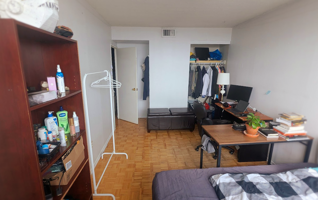 ROOMMATE WANTED MAY-1! Spacious Bedroom across Sheridan College! - Photo 3