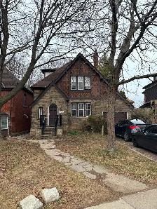 2 MIN WALK FROM Health Sciences Library: 2 rooms available!