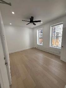 Fully renovated bachelor unit - Available Immediately! - Photo 3