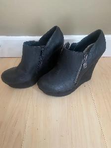 GUESS Wedge boot size7.5