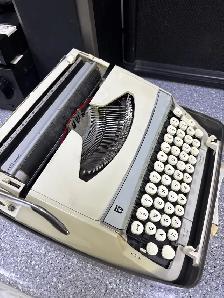 Smith Corona Pride Line Typewriter - Photo 2