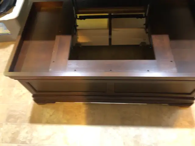 COFFEE TABLE - Photo 6