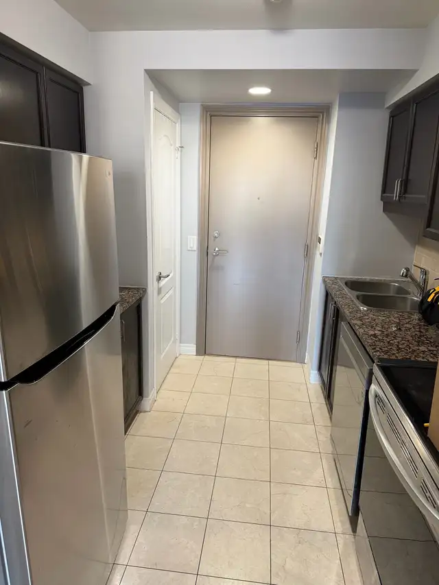 1 bed/1 bath condo - step away from STC (video attached)