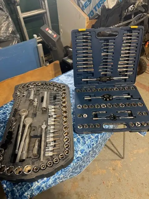 Tool box & tools - Photo 2