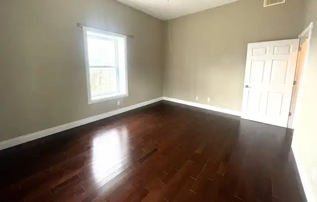 Beautiful 2 Bedroom Apartment in Belleville $2000 - Photo 10