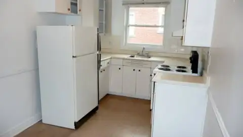 Beau très grand 3 ½  CDN, rue Kindersley, 1er juillet