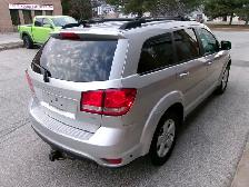 2012 Dodge Journey SXT CERTIFIED | BACKUP CAM | NO ACCIDENTS - Photo 4