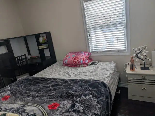 Fully furnishedroom with attached washroom in downtown Brampton - Photo 3