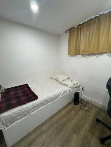 McMaster 10 Min walk - Photo 5