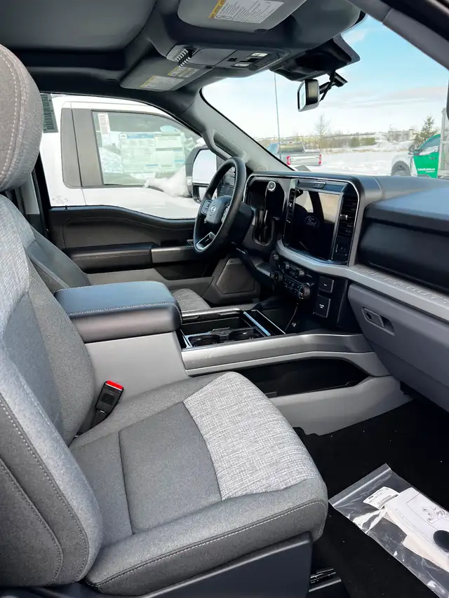 Ford F-450 XLT 2026 - Photo 2