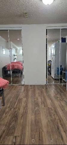 Shared basement room available for rent in Scarborough asap - Photo 2