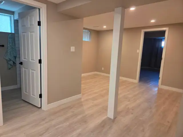 Brand New / Huge / Modern / Open Concept Suite - Photo 4