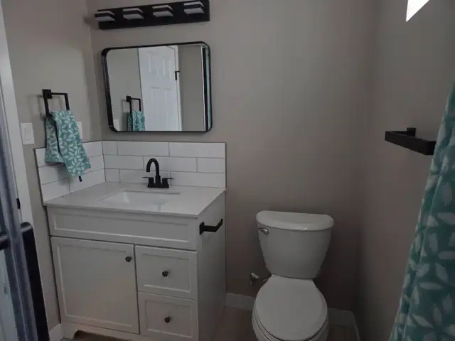 Brand New / Huge / Modern / Open Concept Suite - Photo 5