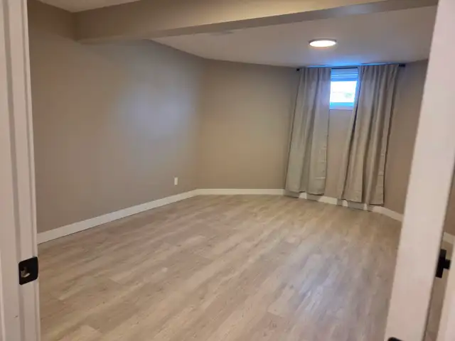 Brand New / Huge / Modern / Open Concept Suite - Photo 8