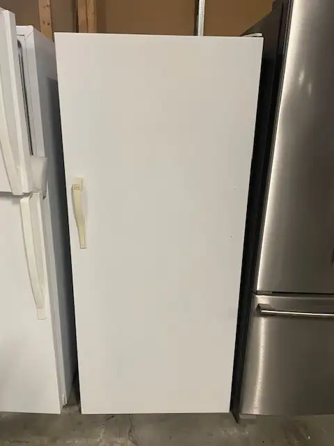 Congélateur vertical blanc 27'' Wood's