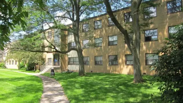 3 Bedroom Apartment, ONE months free rent, Available June 1 - Photo 11