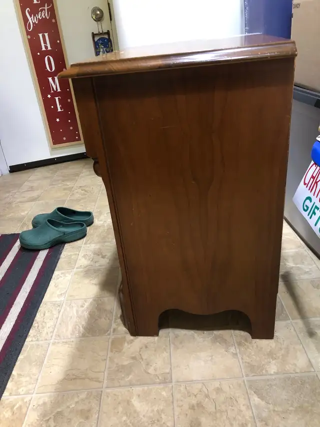 Gibbard Side Table  (I’m ASKING $60 - Photo 2