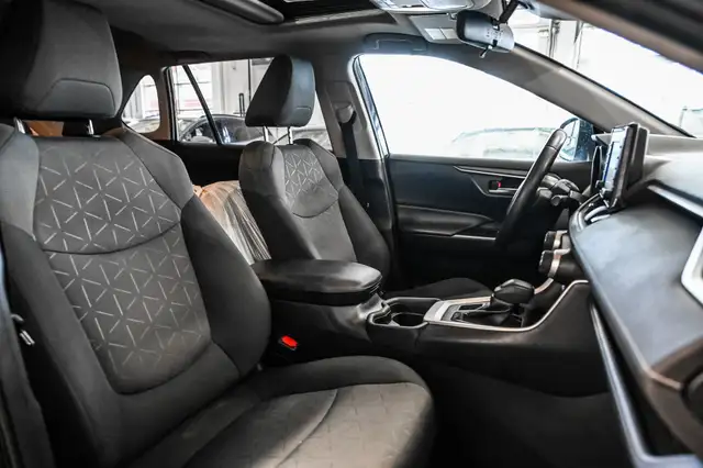 2020 Toyota RAV4 XLE AWD | Mags | Toit | Carplay | Caméra | Fogs - Photo 31