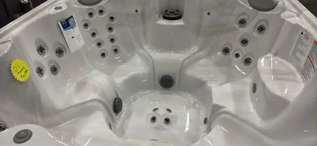 2025 CLEARANCE – 7 PERSON JACUZZI HOT TUB only $58 biweekly - Photo 2