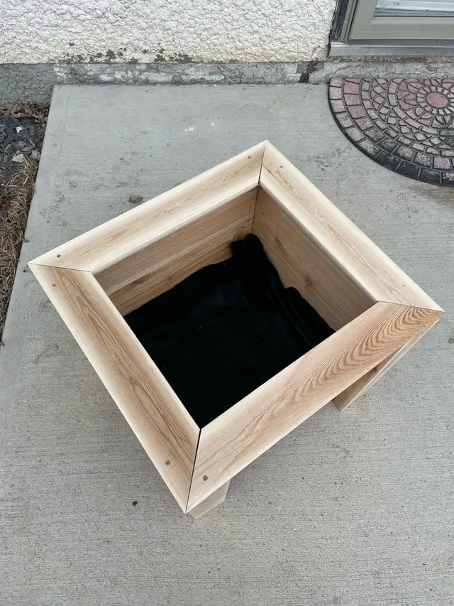 Cedar planter - Photo 2
