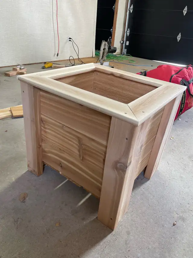Cedar planter - Photo 4