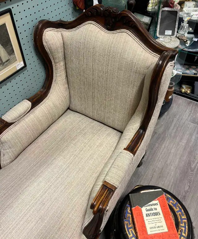 Antique French-style Chaise Lounge - Photo 2