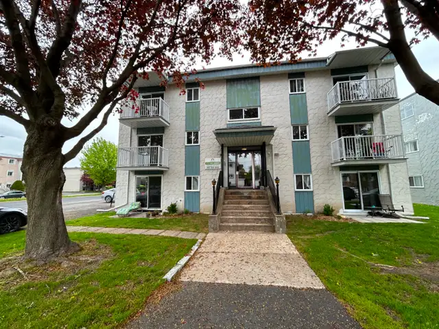 3½ / MAI 2026/ RDC /PRÈS HÔPITAL, AUTOROUTE 35 et BUS MTL