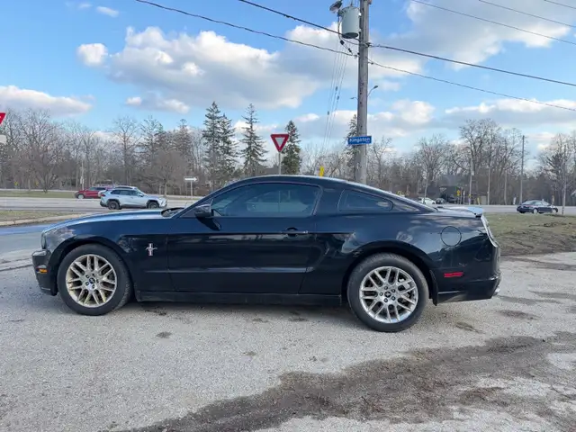 2014 Ford Mustang 2dr Coupe V6 Premium - Photo 4