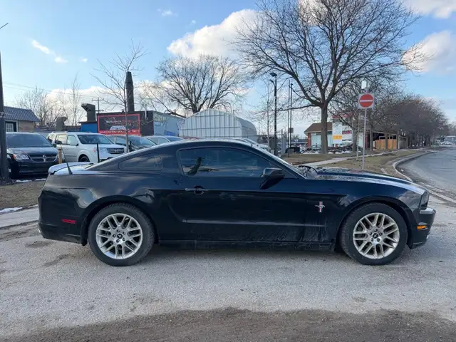 2014 Ford Mustang 2dr Coupe V6 Premium - Photo 5
