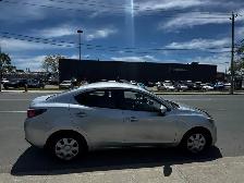 2017 Toyota Yaris 4dr Sdn - Photo 5