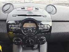 2011 Mazda Mazda2 Manual Fuel Efficient One Owner Car - Photo 14