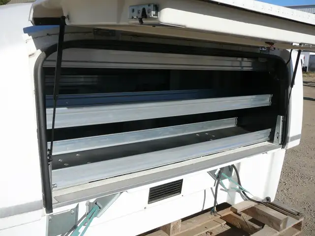 New Spacekap Wild Service Body Fiberglass Slide-In - Photo 5