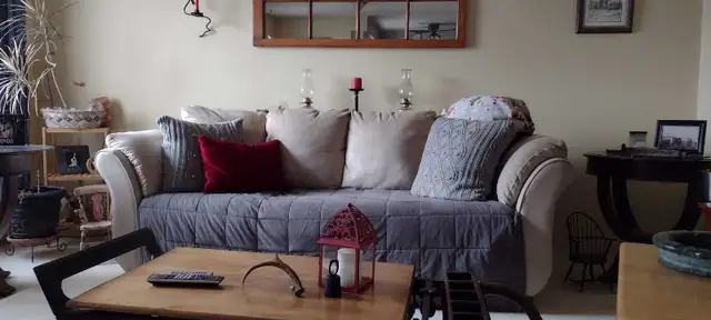 Female Only!! Furnished bedroom for rent - Photo 2