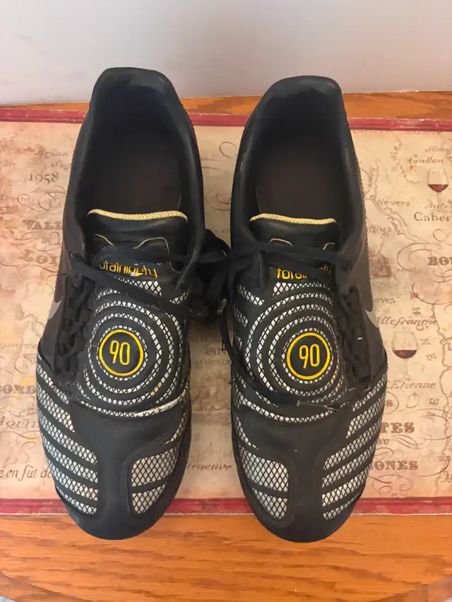 Vintage Nike Total 90 Shoot II FG – Size 9Price: $140 CAD