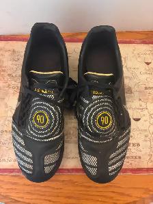 Vintage Nike Total 90 Shoot II FG – Size 9Price: $140 CAD