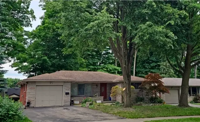 3 bedrooms Detached home Near Waterloo University/Conestoga
