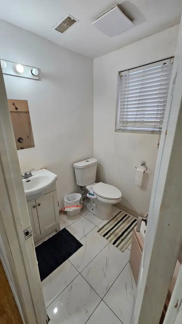 3 bedrooms Detached home Near Waterloo University/Conestoga - Photo 10