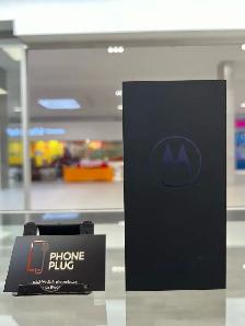 Brand New Sealed! Motorola Razr -256gb!