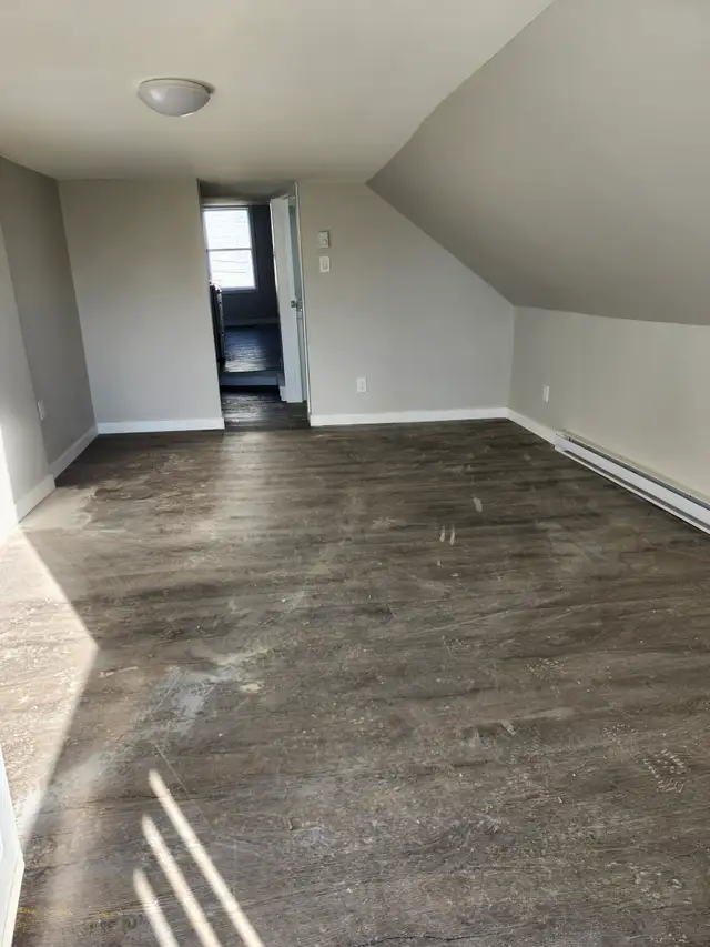 220B King St W - Bright 2 Bedroom West, Parking, W/D hu - Photo 2