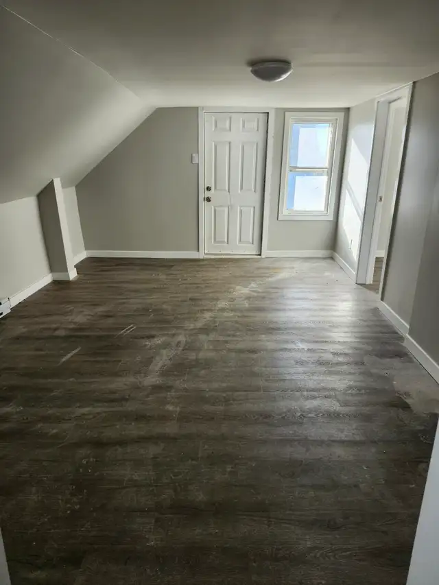 220B King St W - Bright 2 Bedroom West, Parking, W/D hu - Photo 3