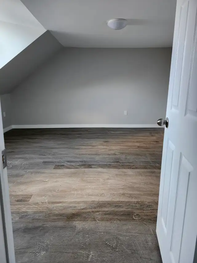 220B King St W - Bright 2 Bedroom West, Parking, W/D hu - Photo 4