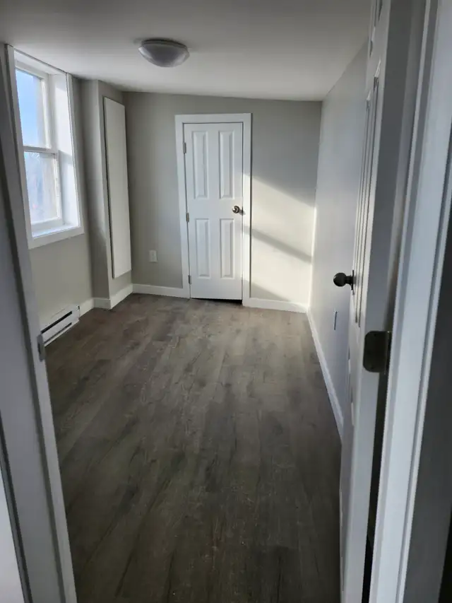 220B King St W - Bright 2 Bedroom West, Parking, W/D hu - Photo 6