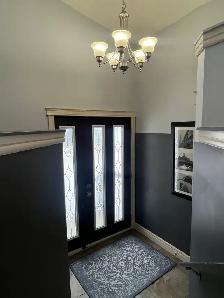 #8721- 3 Bed/ 1.5 Bath Upper Level. Avail Now! $2000 H/W/P Incl! - Photo 2