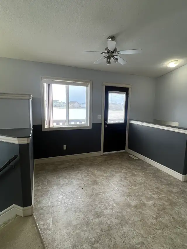 #8721- 3 Bed/ 1.5 Bath Upper Level. Avail Now! $2000 H/W/P Incl! - Photo 7