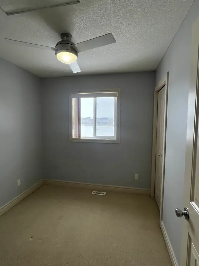 #8721- 3 Bed/ 1.5 Bath Upper Level. Avail Now! $2000 H/W/P Incl! - Photo 10