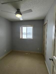 #8721- 3 Bed/ 1.5 Bath Upper Level. Avail Now! $2000 H/W/P Incl! - Photo 10