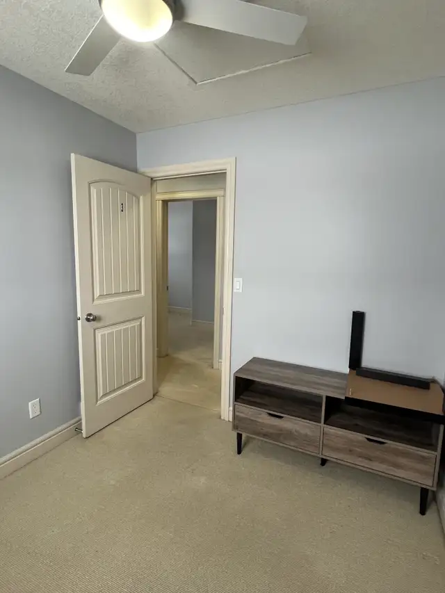 #8721- 3 Bed/ 1.5 Bath Upper Level. Avail Now! $2000 H/W/P Incl! - Photo 11