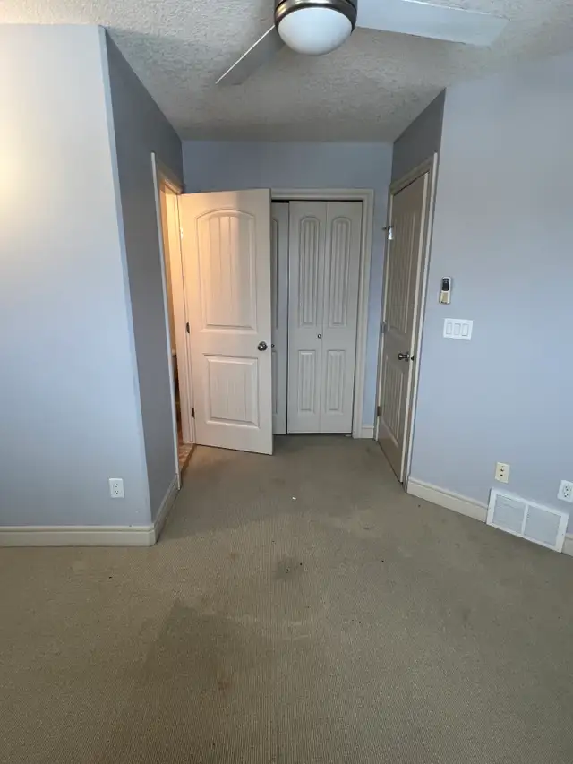 #8721- 3 Bed/ 1.5 Bath Upper Level. Avail Now! $2000 H/W/P Incl! - Photo 15